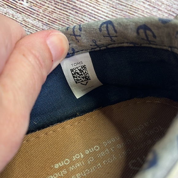 Tom’s Navy/Gray Anchor Print Slip On Flats Size 4 (Womens size 6/6.5) - Picture 8 of 9